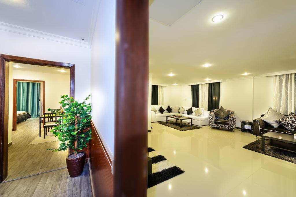 Bravo Royal Hotel Suites Koeweit Buitenkant foto