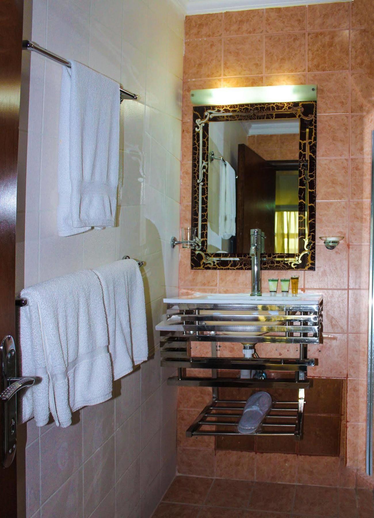 Bravo Royal Hotel Suites Koeweit Buitenkant foto