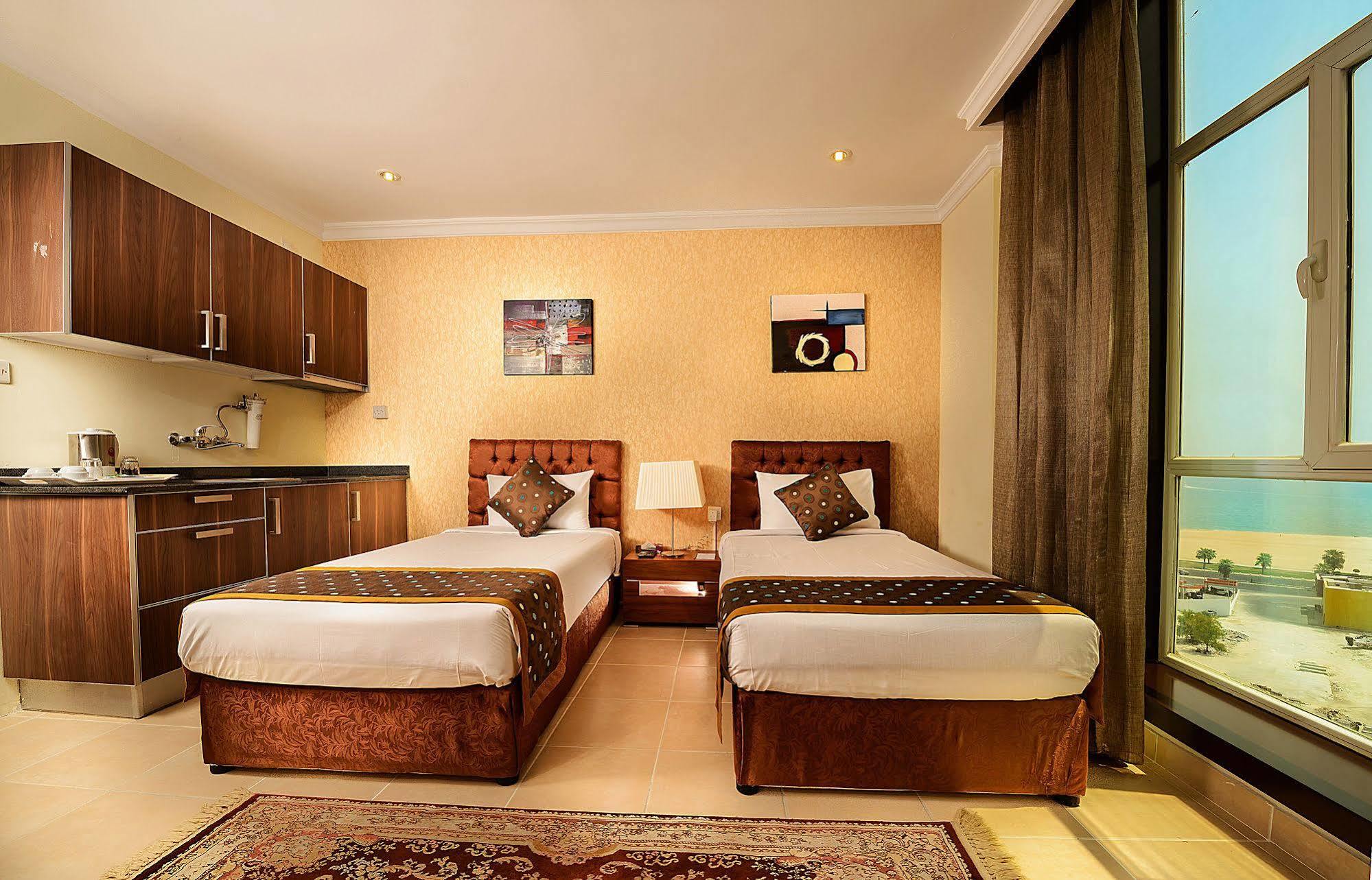 Bravo Royal Hotel Suites Koeweit Buitenkant foto