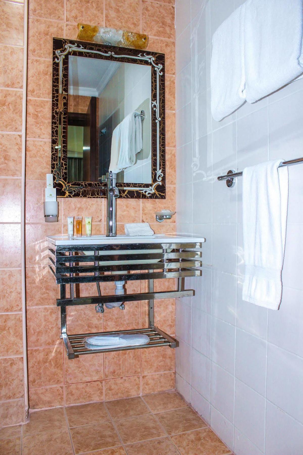 Bravo Royal Hotel Suites Koeweit Buitenkant foto