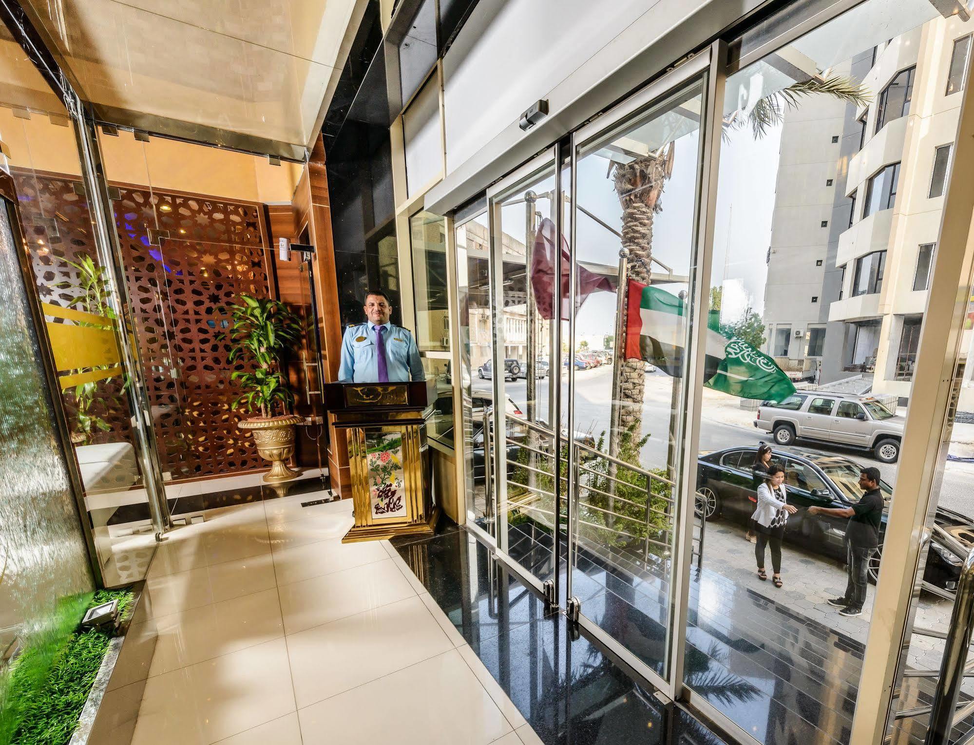 Bravo Royal Hotel Suites Koeweit Buitenkant foto