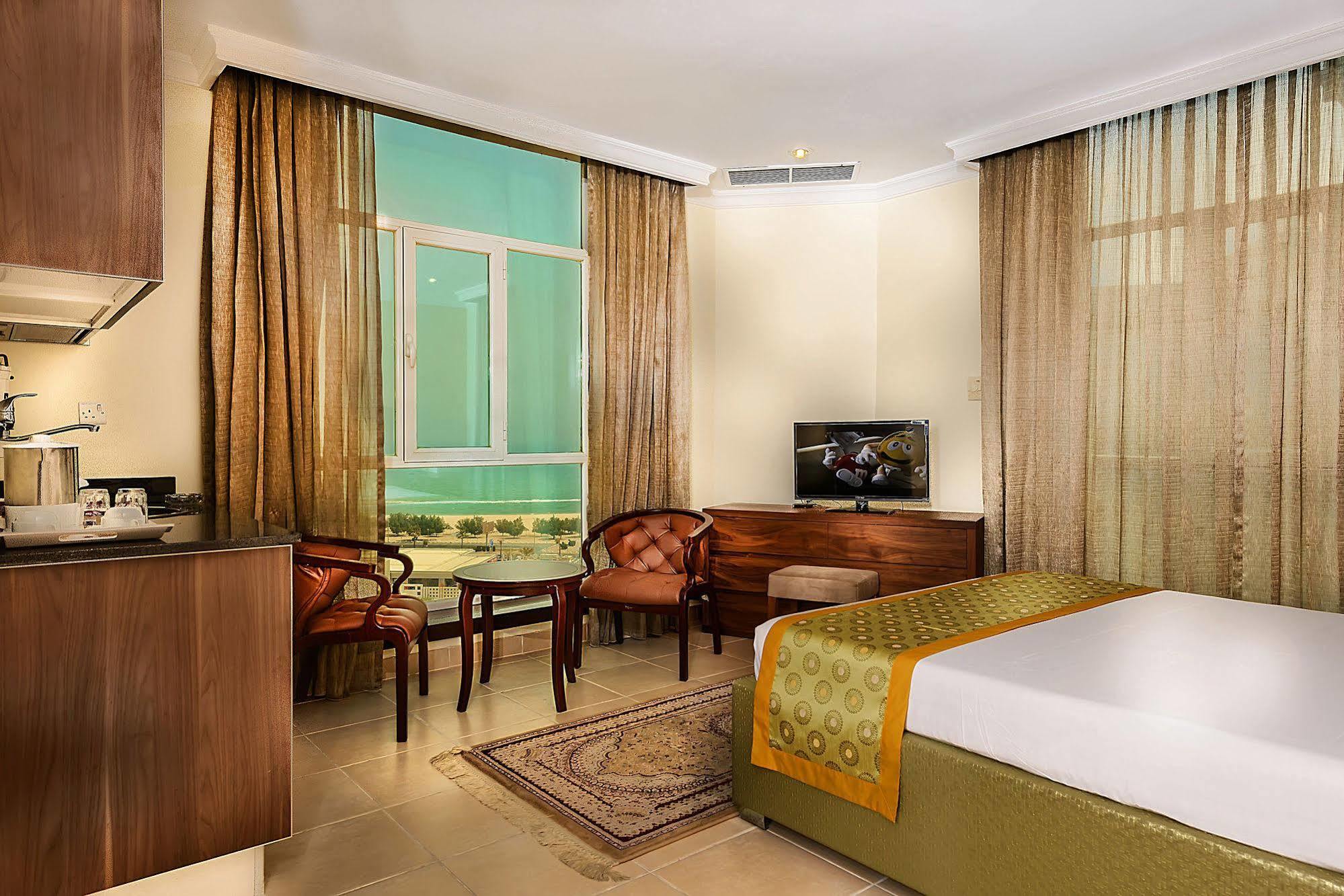 Bravo Royal Hotel Suites Koeweit Buitenkant foto