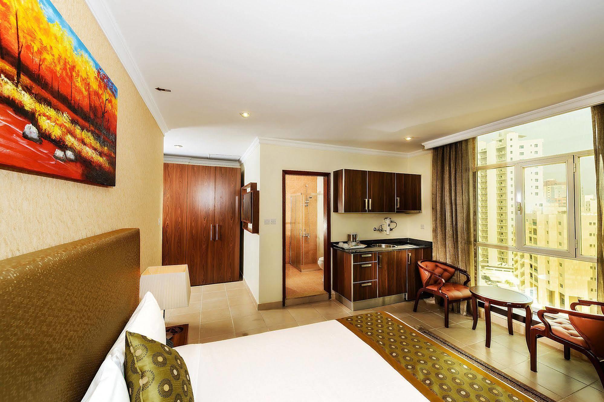 Bravo Royal Hotel Suites Koeweit Buitenkant foto