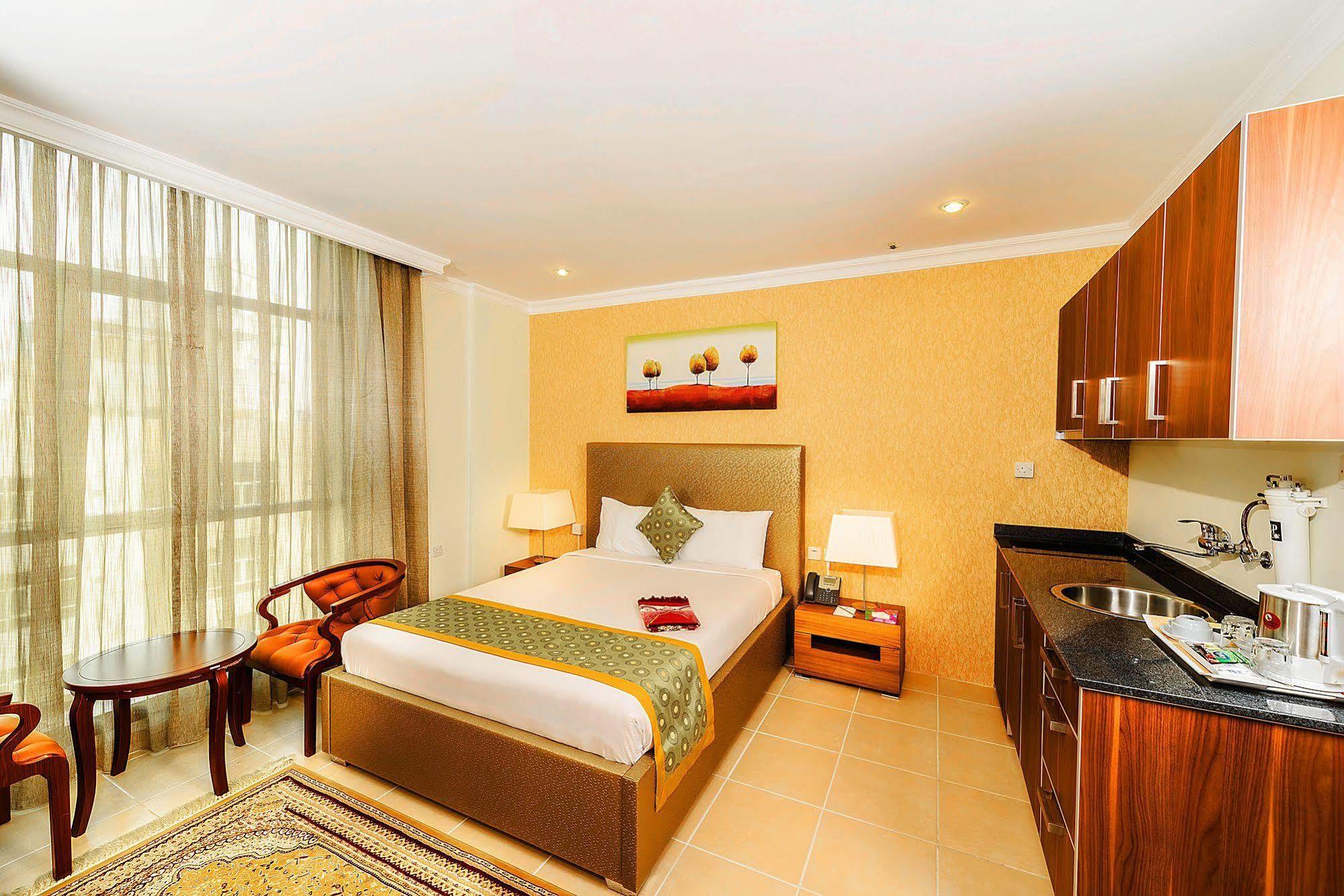 Bravo Royal Hotel Suites Koeweit Buitenkant foto