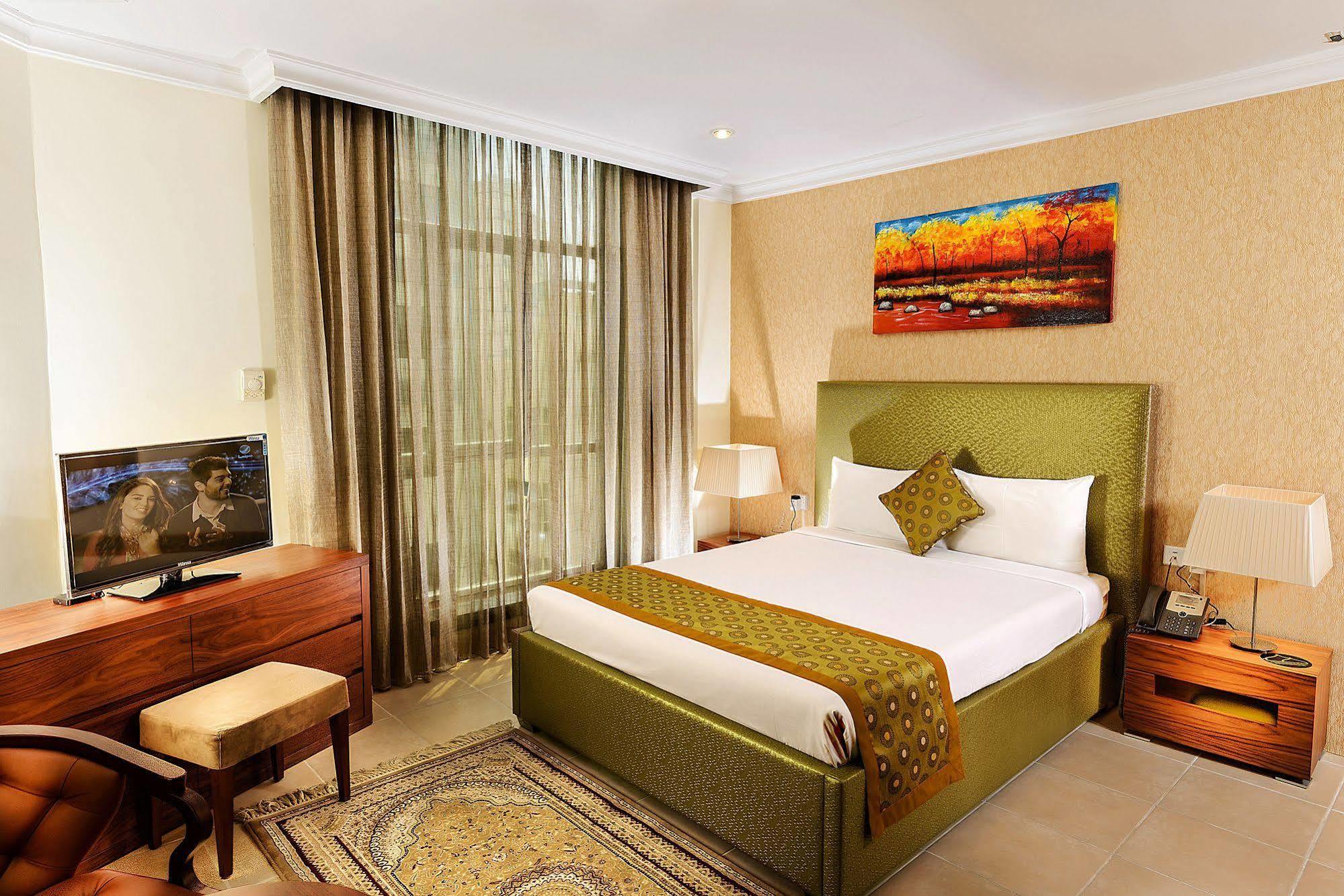 Bravo Royal Hotel Suites Koeweit Buitenkant foto