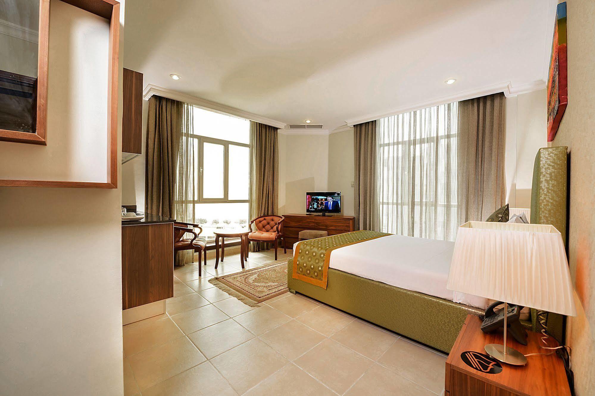 Bravo Royal Hotel Suites Koeweit Buitenkant foto