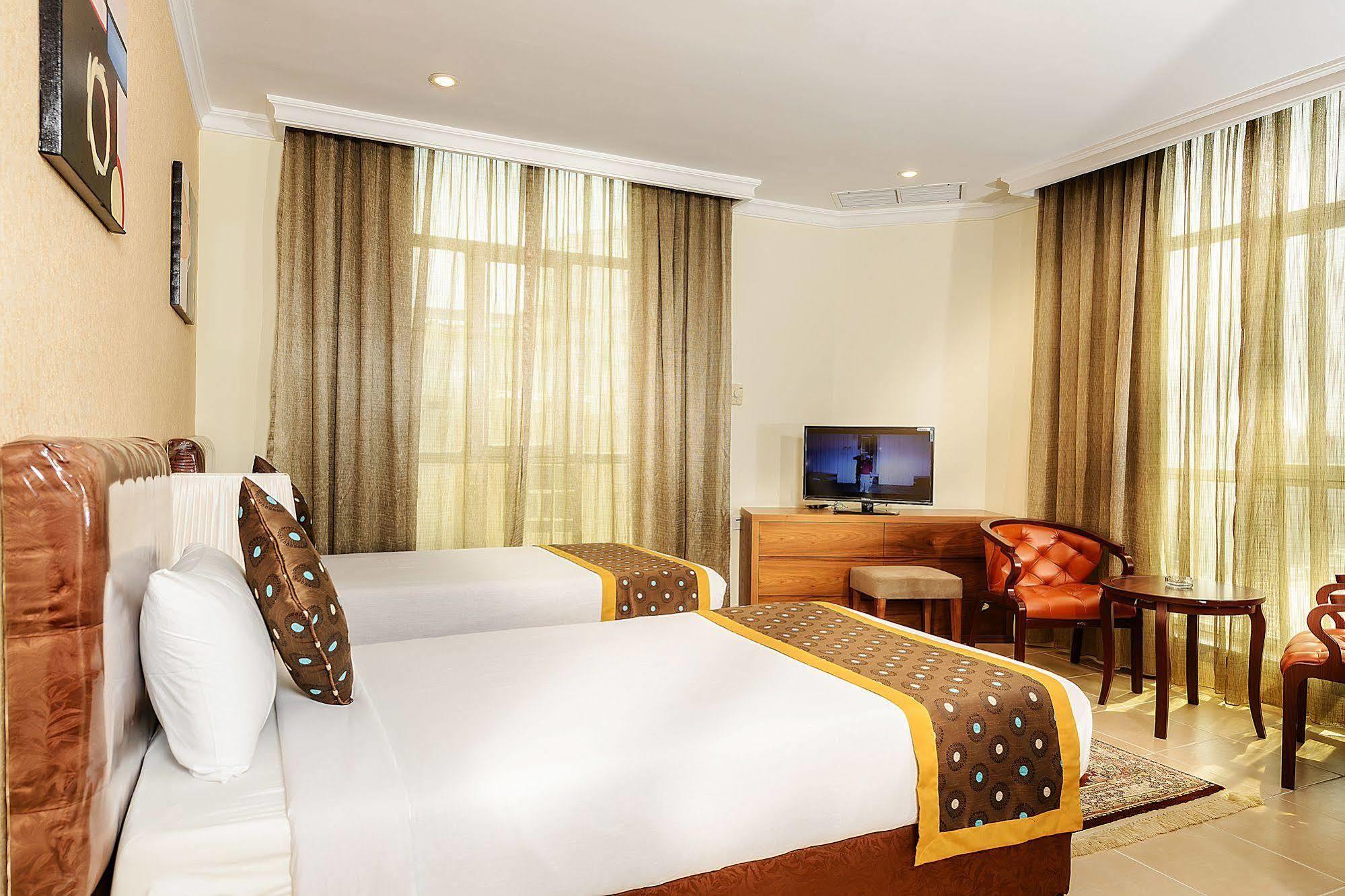 Bravo Royal Hotel Suites Koeweit Buitenkant foto